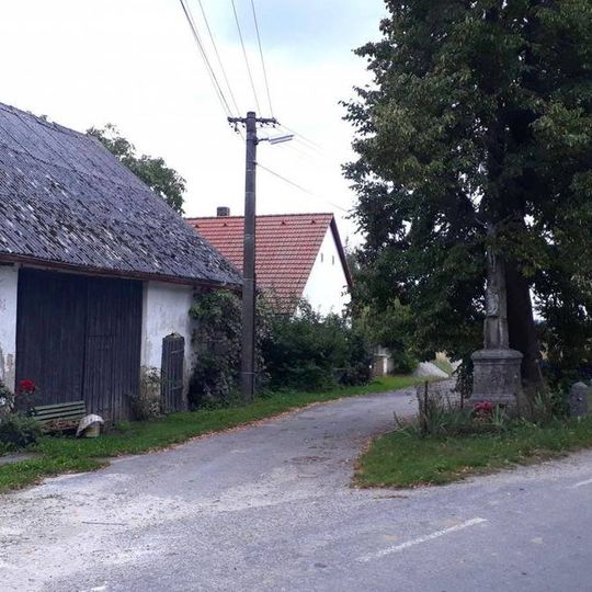 Kříž v Pohoří u rozcestí