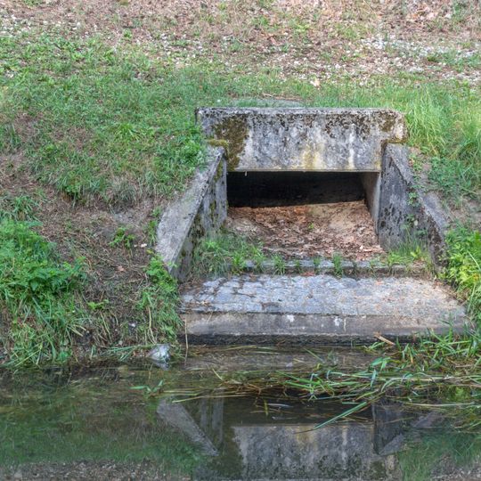 Kanaleinlauf an der Staatstraße NM18