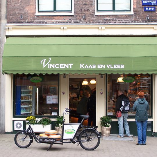 Hoekhuis met trapgevel vernieuwd