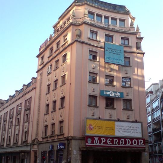 Teatro Emperador of León