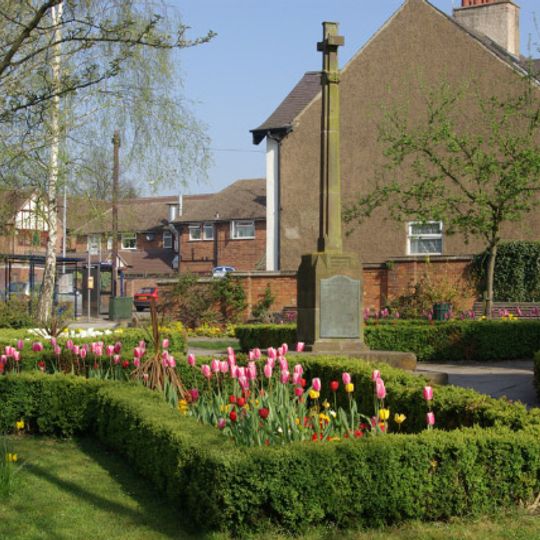 Lutterworth War Memorial Cross, Walls and Shelter