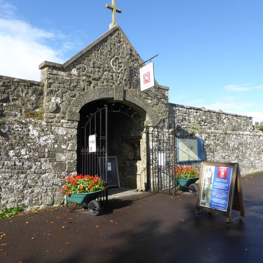 Boundary Wall flanking Park Walk on north side in curtilage of the following properties:- Nos 17 & 19 High Street, Nos 6 & 8 Church Lane, Priory House, Church Lane, and the remains of Shaftesbury Abbey