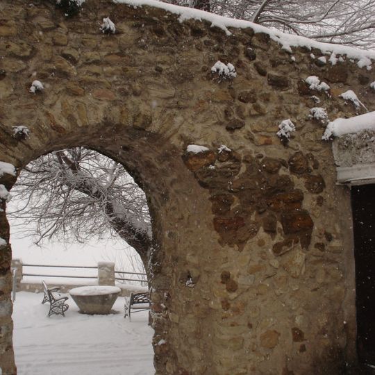 Recinto amurallado de Huelma