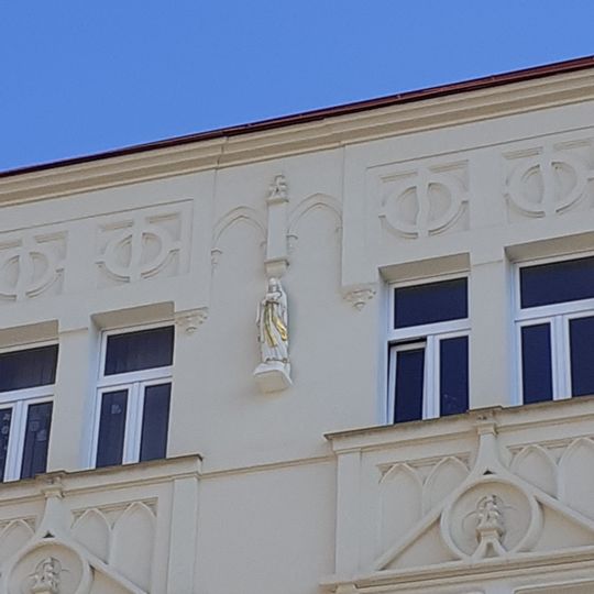 Socha Panny Marie v ulici Marie Cibulkové v Praze