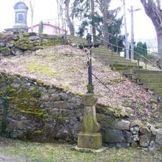 Kříž u kostela ve Vilémově