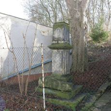 Poškozený kříž v ulici U Panského Dvora na Klíši