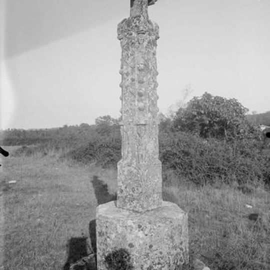Croix de cimetière à Boisredon