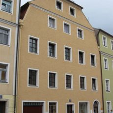 Wohn- und Geschäftshaus