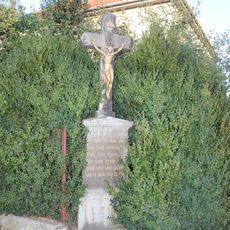 Kříž na nároží u čp. 107 v Třebíčském Číchově