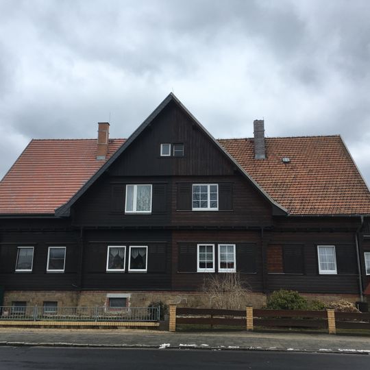 Doppelwohnhaus in offener Bebauung Bahnhofstraße 7; 9