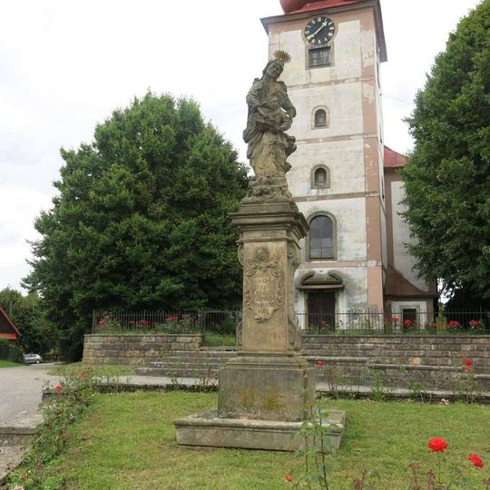 Socha svaté Anny u kostela v Radimi