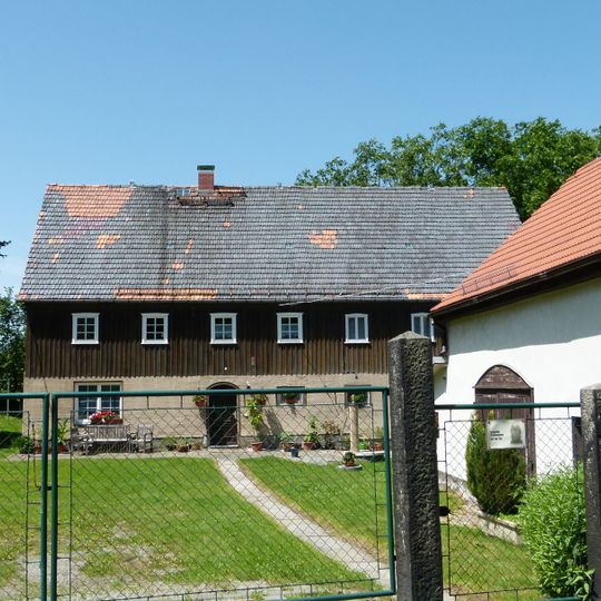 Wohnstallhaus und Scheune im Winkel Alte Belmsdorfer Straße 27