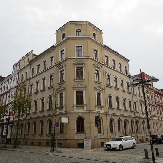 Eckhaus in geschlossener Bebauung Am Alten Bad 6