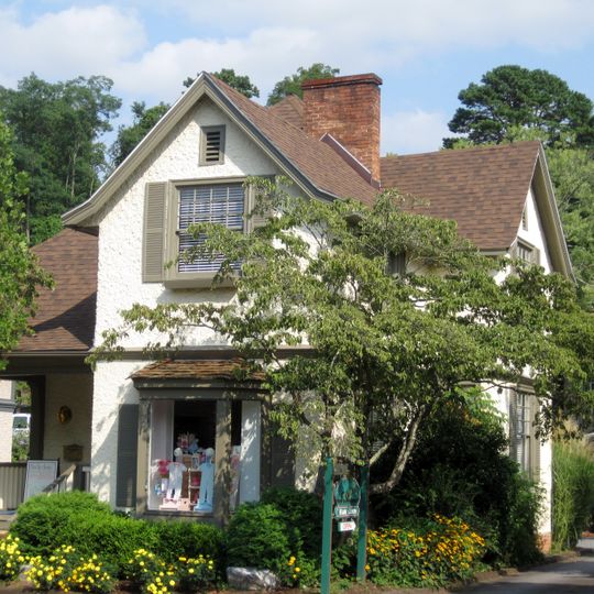 Biltmore Village Cottage District