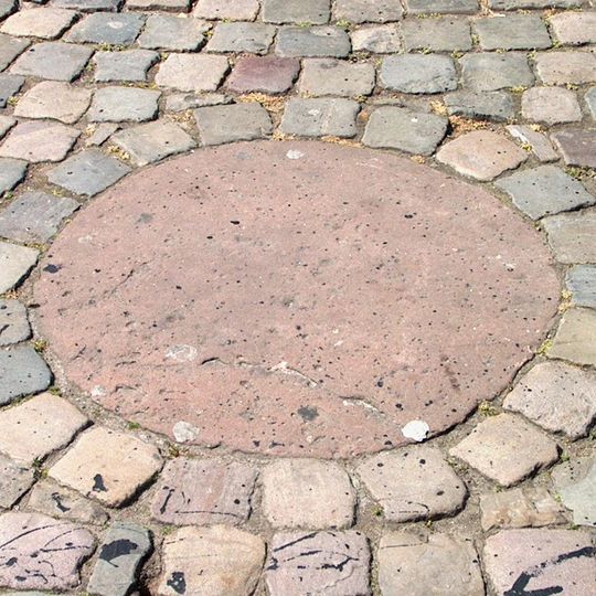 Gerechtssteen, bijgenaamd "Roode Steen"