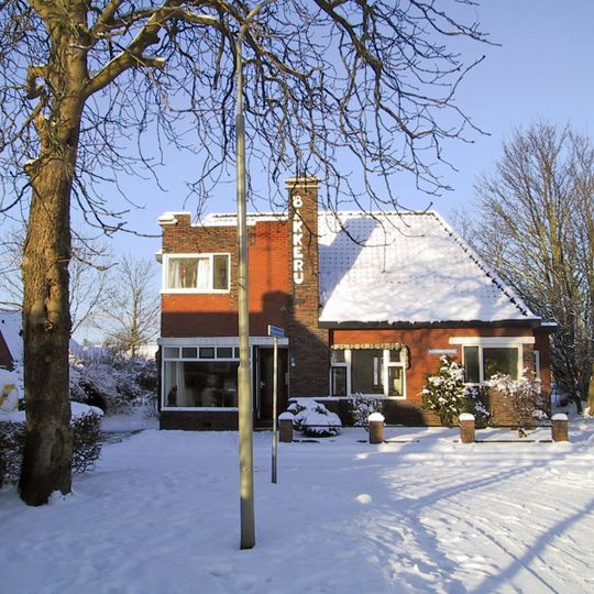 M.H. Trompstraat 13, Roodeschool