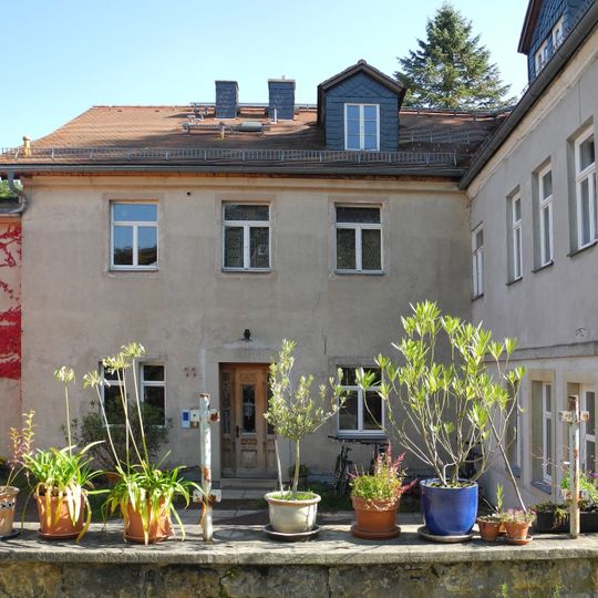 Zwei Gebäude eines Anwesens Heinrich-Cotta-Straße 11