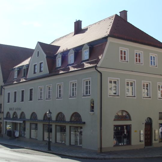 Wohn- und Geschäftshaus