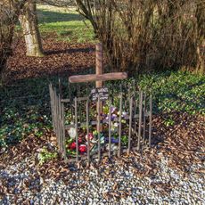 Kříž v Petrůvce u hlavní silnice