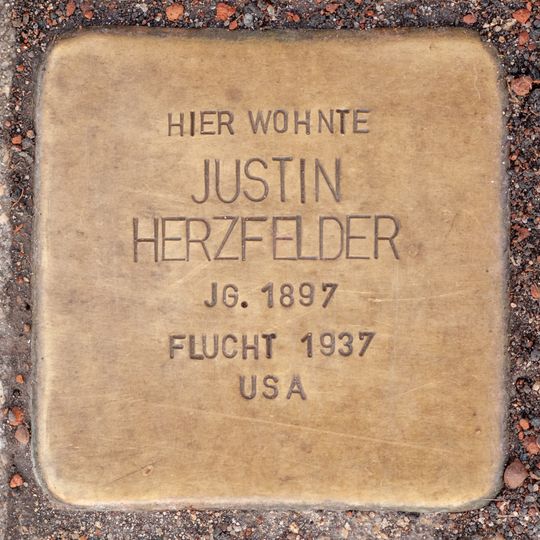 Stolperstein dedicated to Justin Herzfelder