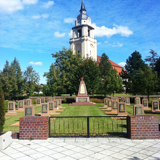 Sowjetischer Ehrenfriedhof Altdöbern