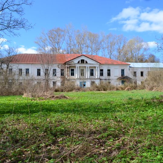 Главный дом с флигелями