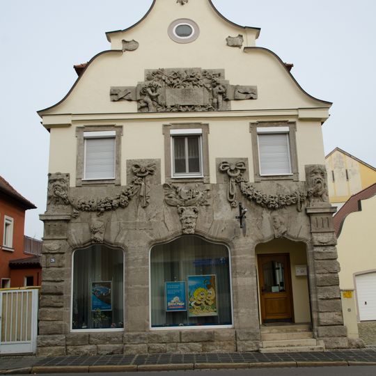 Wohn- und Geschäftshaus, ehemals eines Steinmetzen