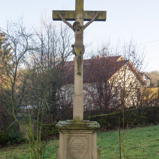 Friedhofskreuz und Grabkreuz