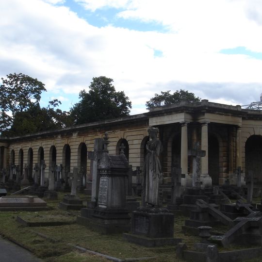 Arcade forming south western quarter of circle and avenue