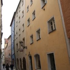 Wohn- und Geschäftshaus