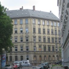 Mietshaus in geschlossener Bebauung in Ecklage Lessingplatz 10