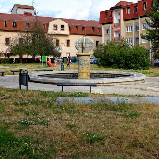 Kašna v parku v Křížové ulici v Sokolově