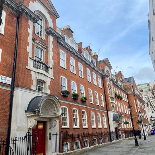 11-19, Broad Court Wc2