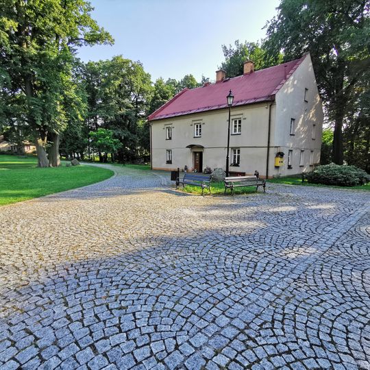 Oficyna II przy pałacu w Kozach