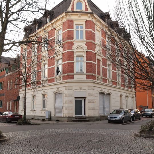 Wohn- und Geschäftshaus Neustraße 73 / Brunnenstraße