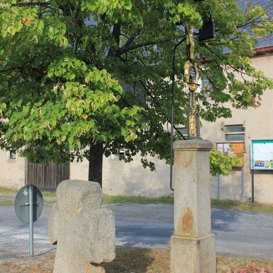 Betkreuz und Rest eines Steinkreuzes Am Klosterwasser