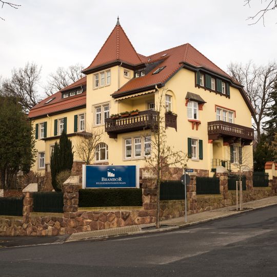 Ehemalige Villa und Augenklinik, mit Einfriedung und Garten Bertholdstraße 1