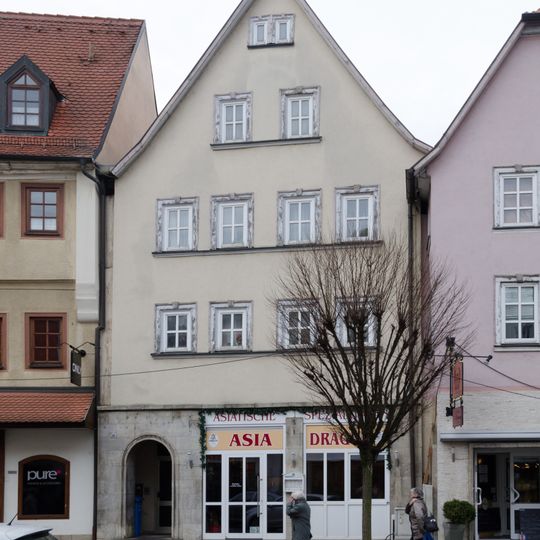 Wohn- und Geschäftshaus