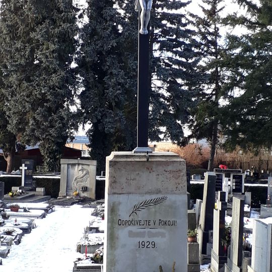 Centrální hřbitovní kříž