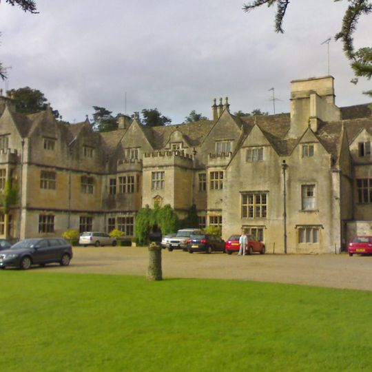 Bibury Court