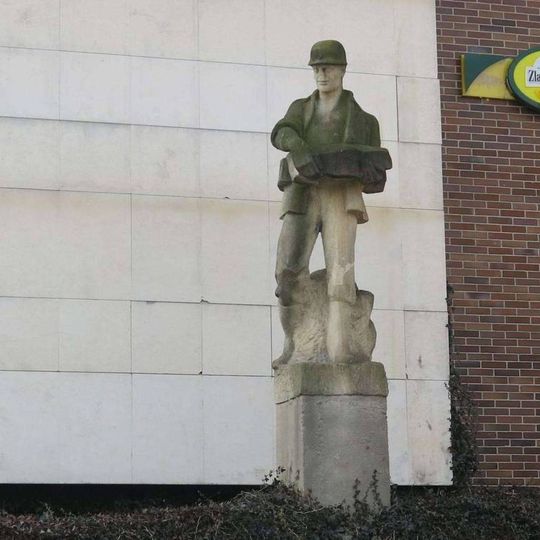 Socha horníka v Lipové ulici v Mostě