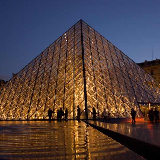 Pyramide du Louvre