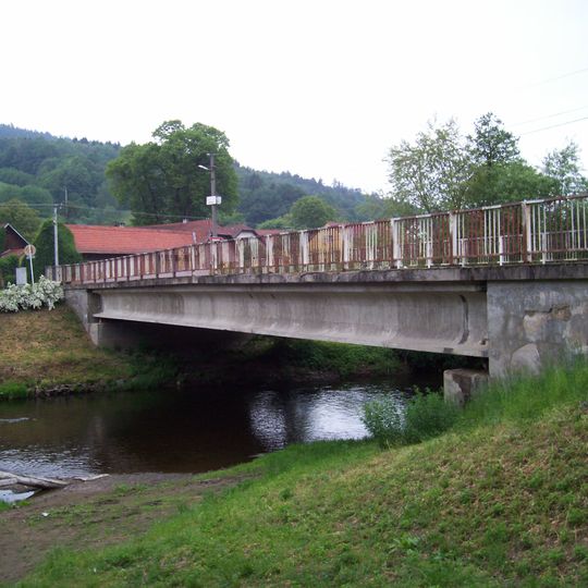 Silniční most přes Svratku v Černvíru