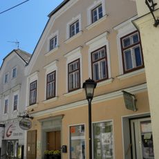 Wohn- und Geschäftshaus