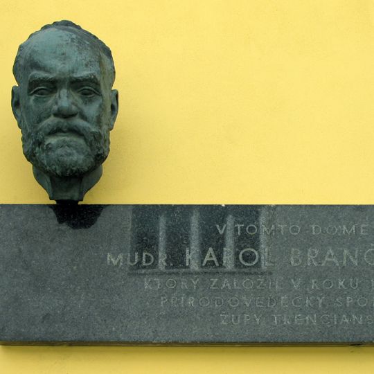 Pamätná tabuľa s bustou