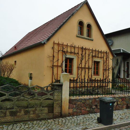 Seitengebäude und Scheune eines Bauernhofes Sachsenstraße 11a