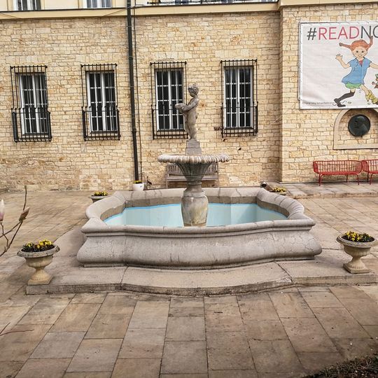 Kašna v zahradě švédské ambasády na Hradčanech