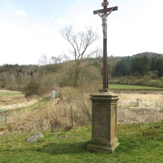 Kříž u cesty od železniční zastávky Záhořice