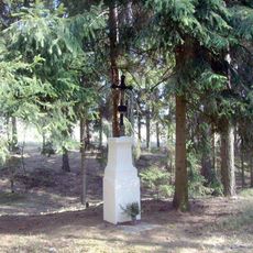 Kříž u kaple severně od Líté