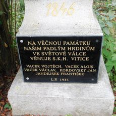 Pamětní deska padlým z 1. světové války ve Viticích